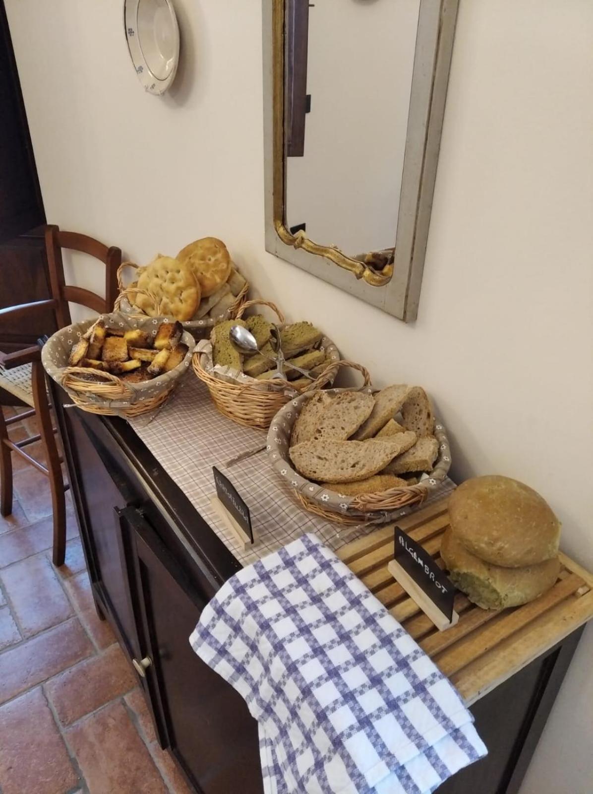 Alla Porta Di Sotto B&B Fivizzano Buitenkant foto